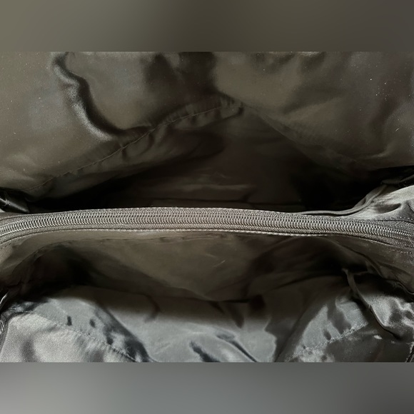 EUC Eddie Bauer quilted shoulder bag. Black. Lots of room! - Picture 12 of 15